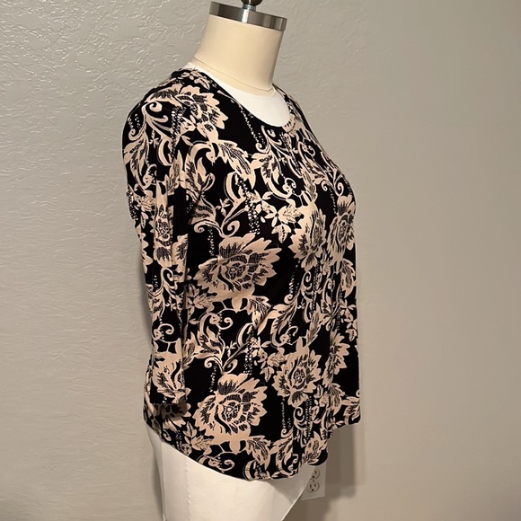 JM Collection | Florals and Flourishes Black and Tan Top - Picture 4 of 10
